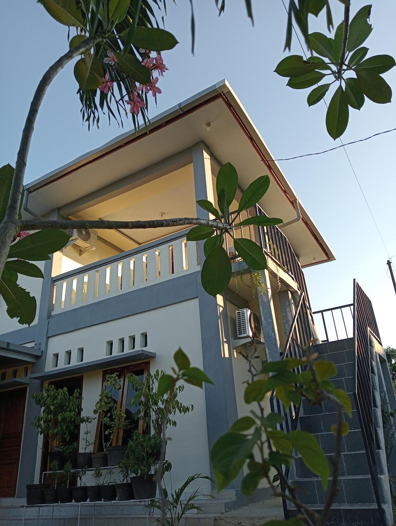 Yusilver Guest House Labuan Bajo Exteriör bild