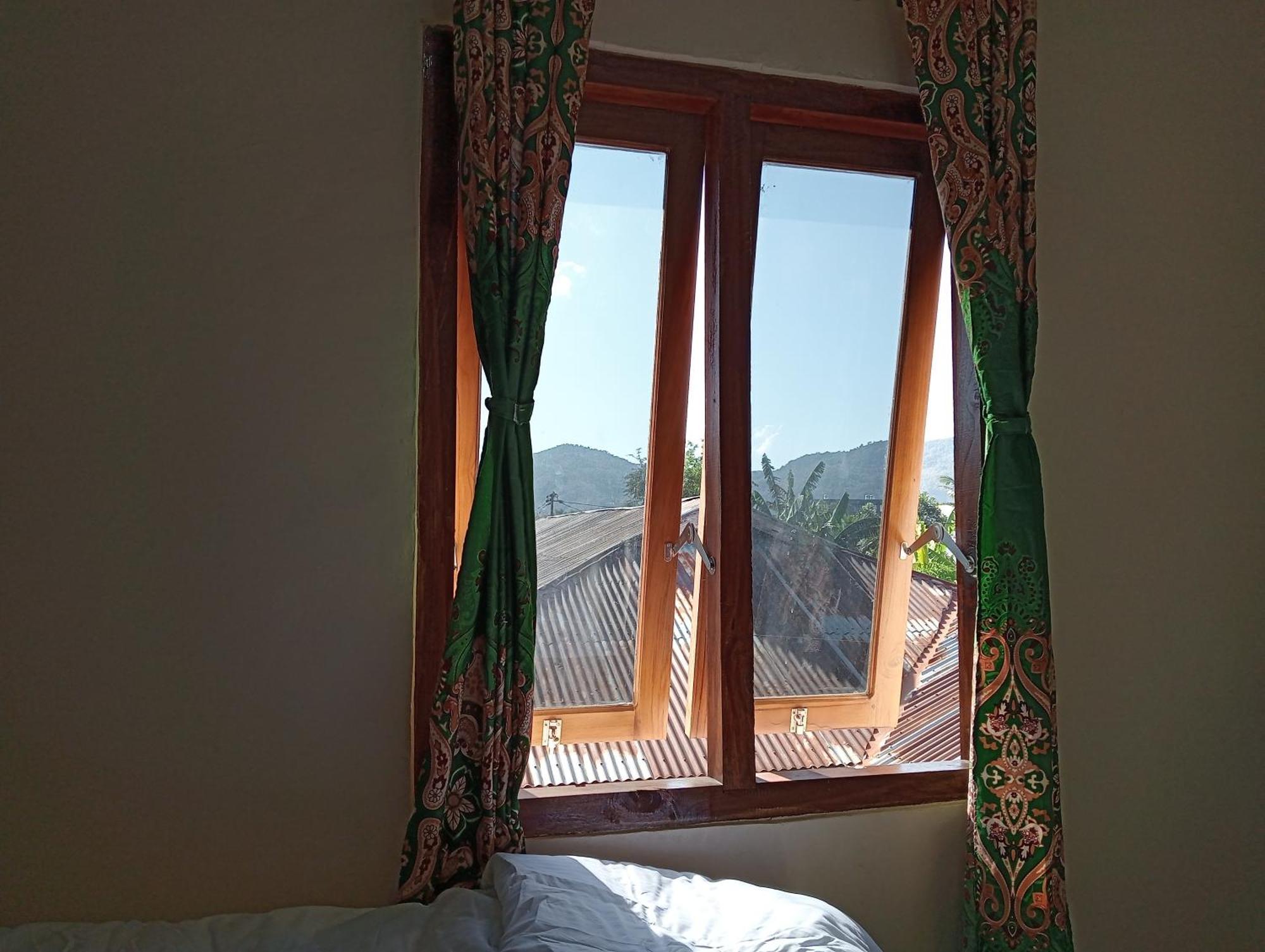 Yusilver Guest House Labuan Bajo Exteriör bild