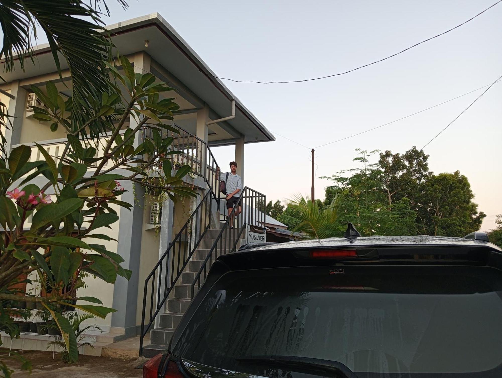 Yusilver Guest House Labuan Bajo Exteriör bild